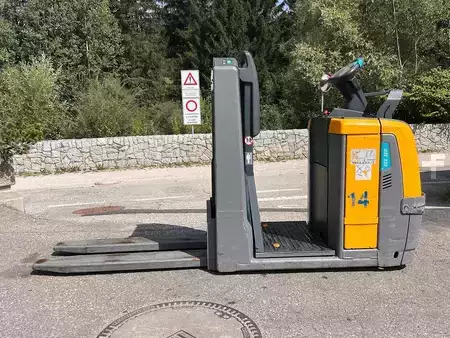 Stackers Stand-on 2017  Jungheinrich ECE 310 HP (5)