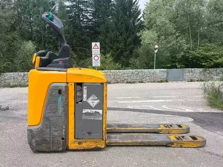 Stoccatori uomo a piedi 2018  Jungheinrich ERE 120 - Lithium Ionen (2)