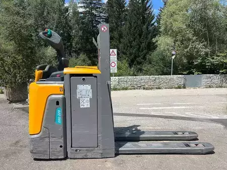 Stacker stå på 2020  Jungheinrich ERD 220 - 210ZT (2)