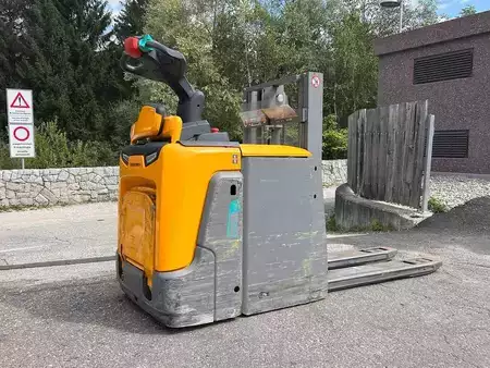 Stacker stå på 2020  Jungheinrich ERD 220 - 166ZT Lithium (1)