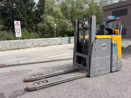 Stacker stå på 2020  Jungheinrich ERD 220 - 166ZT Lithium (4)