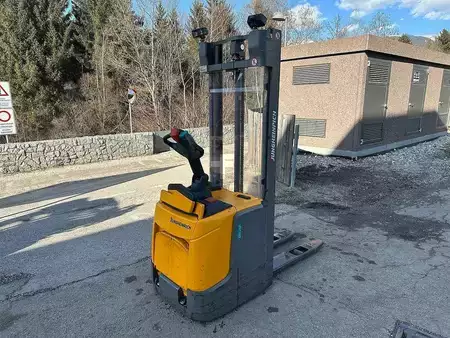 Stackers Stand-on 2018  Jungheinrich ERC 212 - 360ZT (1)