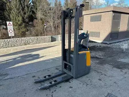 Stackers Stand-on 2018  Jungheinrich ERC 212 - 360ZT (4)