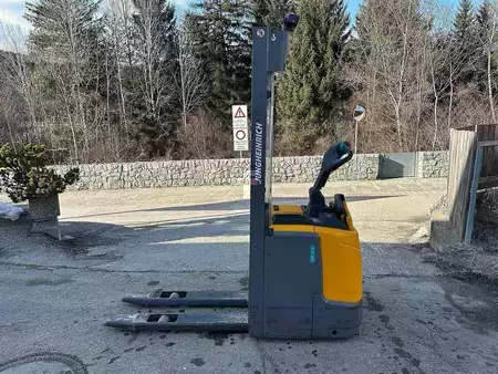 Stackers Stand-on 2018  Jungheinrich ERC 212 - 360ZT (5)