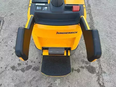 Stackers Stand-on 2018  Jungheinrich ERC 212 - 360ZT (6)