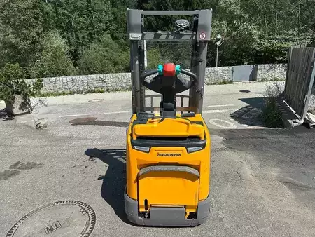 Stackers Stand-on 2019  Jungheinrich ERC 212 - 430DZ (3)
