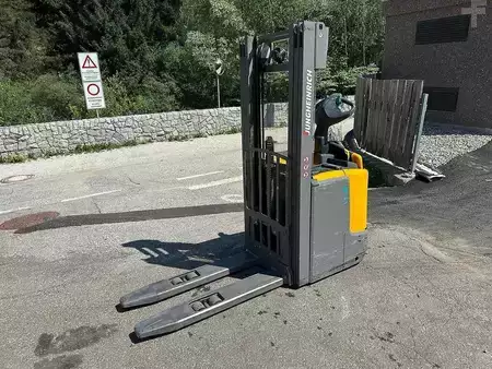 Stackers Stand-on 2019  Jungheinrich ERC 212 - 430DZ (4)