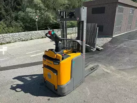 Stackers Stand-on 2019  Jungheinrich ERC 212 - 430DZ (1)