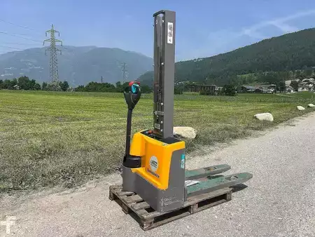 Pallet Stackers 2022  Jungheinrich EJC M10 - 154E (1)