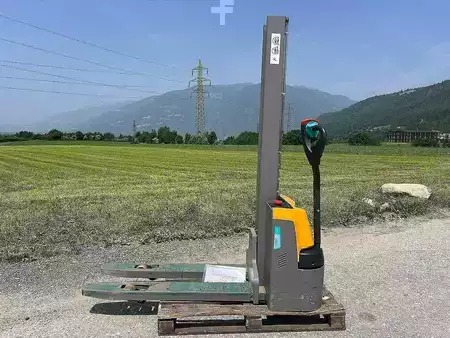 Pallet Stackers 2022  Jungheinrich EJC M10 - 154E (5)
