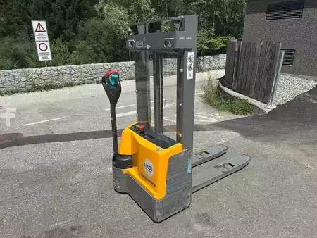 Pallet Stackers 2022  Jungheinrich EJC M10 - 250ZT (1)