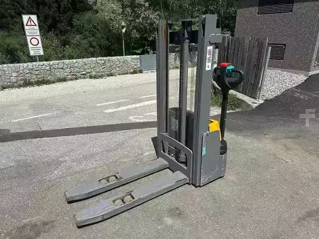 Pallet Stackers 2022  Jungheinrich EJC M10 - 250ZT (4)