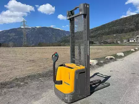 Stoccatori 2019  Jungheinrich EJC 216z - 420ZZ (1)