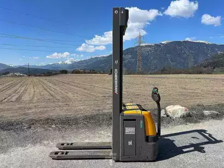 Stoccatori 2019  Jungheinrich EJC 216z - 420ZZ (5)