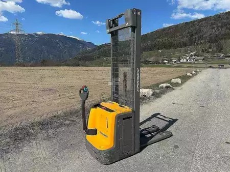 Stoccatori 2019  Jungheinrich EJC 216z - 420ZZ (1)