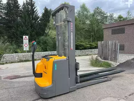 Wózek wysokiego podnoszenia 2023  Jungheinrich EJC 230 - 2400mm (1)