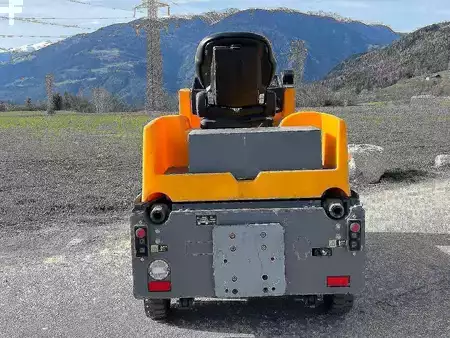 Traktor 2018  Jungheinrich EZS 570i (3)