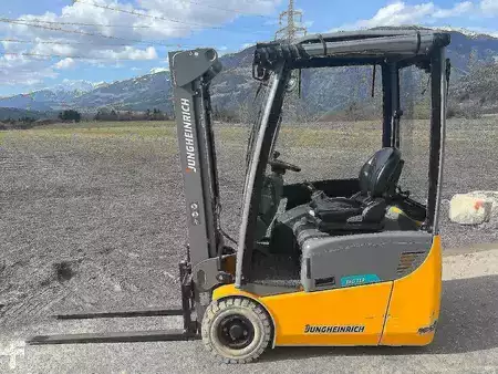 Electric - 3 wheels 2022  Jungheinrich EFG 113 - 310ZZ (2)