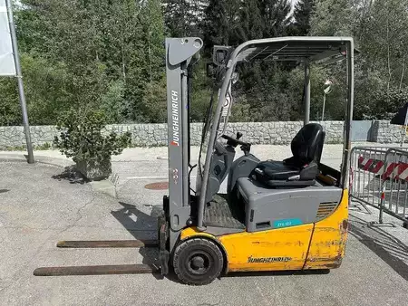 Electric - 3 wheels 2020  Jungheinrich EFG 113 - 330ZZ (2)