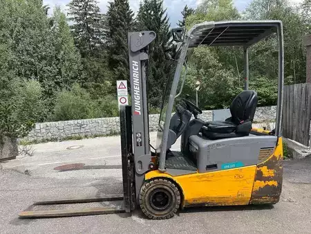 Elektryczne 3-kołowe 2017  Jungheinrich EFG 115 - 450DZ (2)
