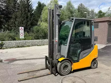 Wózki gazowe 2017  Jungheinrich TFG 320s - 400ZT (1)