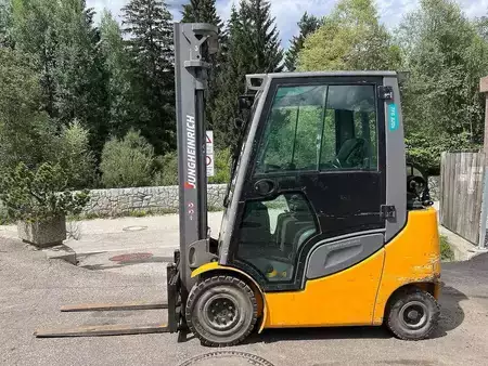 Wózki gazowe 2017  Jungheinrich TFG 320s - 400ZT (2)