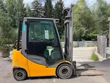 Wózki gazowe 2017  Jungheinrich TFG 320s - 400ZT (5)