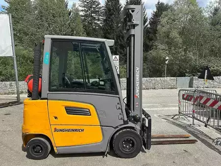 Wózki gazowe 2023  Jungheinrich TFG 320s - 650DZ (5)