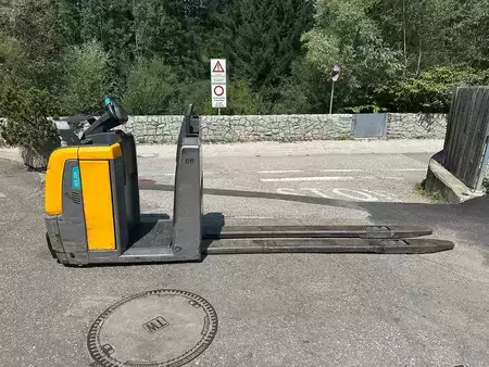 Wózki z platformą operatora 2015  Jungheinrich ECE 225 - 2400mm (2)