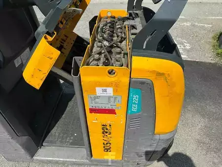 Wózki z platformą operatora 2015  Jungheinrich ECE 225 - 2400mm (9)