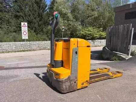 Wózki niskiego podnoszenia 2018  Jungheinrich EJE 222 (1)