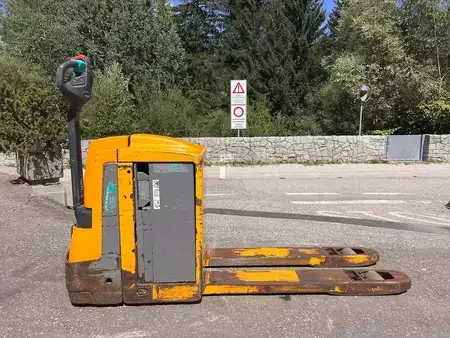 Transpalettes électriques 2018  Jungheinrich EJE 225 (2)