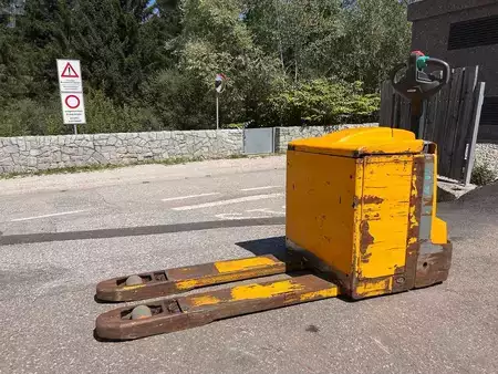 Transpalettes électriques 2018  Jungheinrich EJE 225 (4)