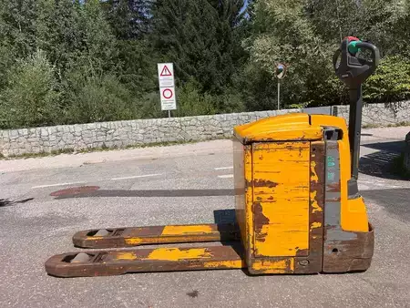 Transpalettes électriques 2018  Jungheinrich EJE 225 (5)