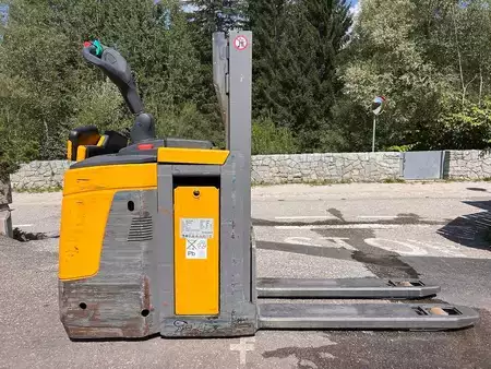 Wózki z platformą operatora 2017  Jungheinrich ERD 220 - 201ZT (2)