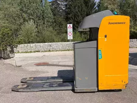 Stoccatori uomo a piedi 2018  Jungheinrich ESE 120 (5)