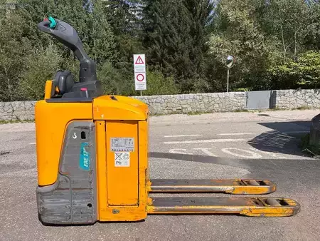 Wózki z platformą operatora 2017  Jungheinrich ERE 125 (2)