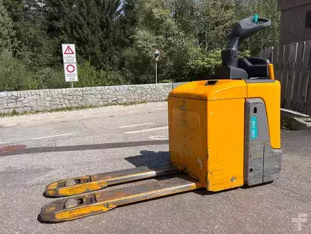 Wózki z platformą operatora 2017  Jungheinrich ERE 125 (4)