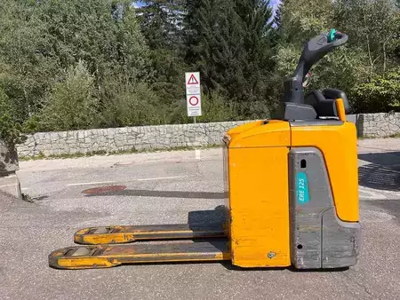 Wózki z platformą operatora 2017  Jungheinrich ERE 125 (5)