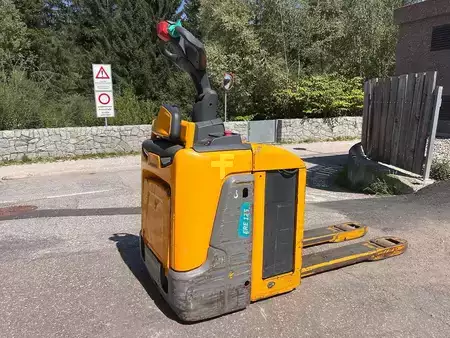 Wózki z platformą operatora 2017  Jungheinrich ERE 125 (1)