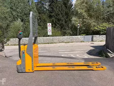 Wózki niskiego podnoszenia 2022  Jungheinrich EJE 222 - 2400mm (2)
