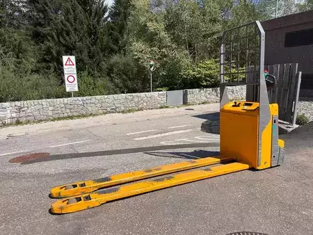 Wózki niskiego podnoszenia 2022  Jungheinrich EJE 222 - 2400mm (4)