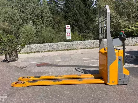 Wózki niskiego podnoszenia 2022  Jungheinrich EJE 222 - 2400mm (5)
