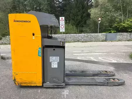 Stoccatori uomo a piedi 2018  Jungheinrich ESE 120 (2)