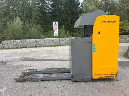 Stoccatori uomo a piedi 2018  Jungheinrich ESE 120 (5)