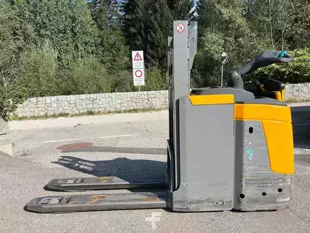Stoccatori uomo a piedi 2017  Jungheinrich ERD 220 - 201ZT (5)