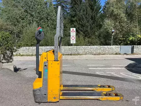 Electric Pallet Trucks 2022  Jungheinrich EJE 116 (2)