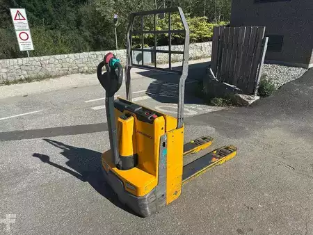 Electric Pallet Trucks 2022  Jungheinrich EJE 116 (1)