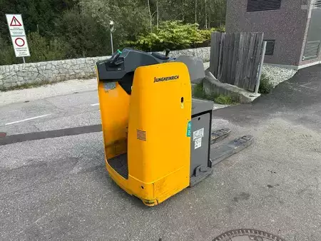 Transpallet elettrici uomo seduto 2018  Jungheinrich ESE 120 (1)