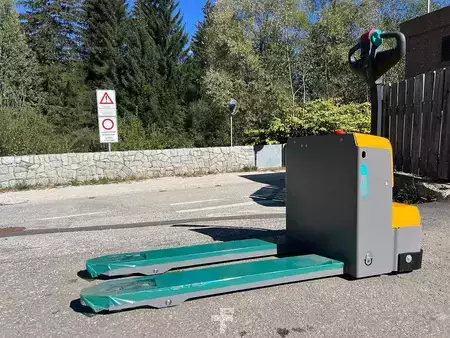 Wózki niskiego podnoszenia 2025  Jungheinrich EJE M15 (4)